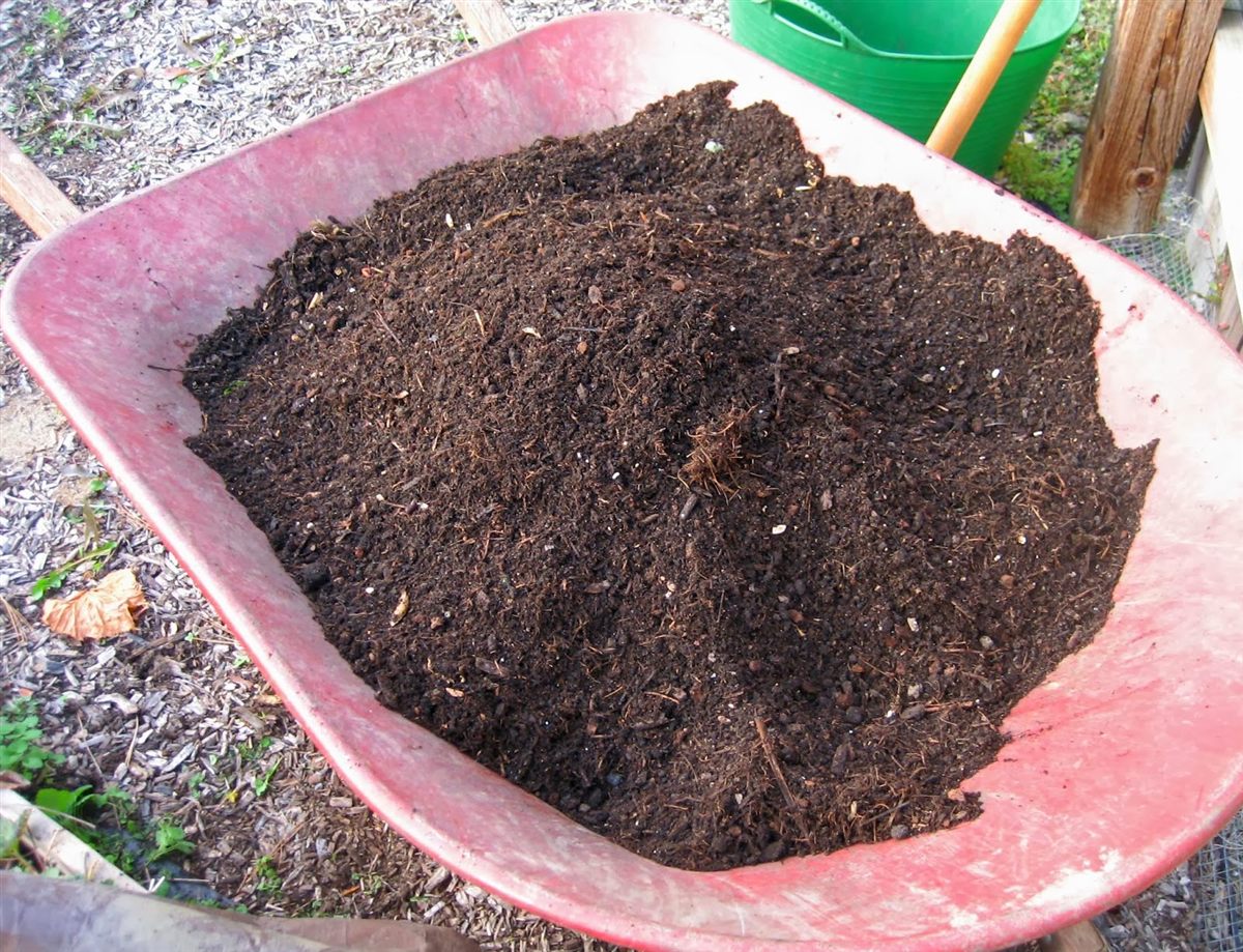 Organic compost mix delivered in bulk to Northern Virginia and Maryland